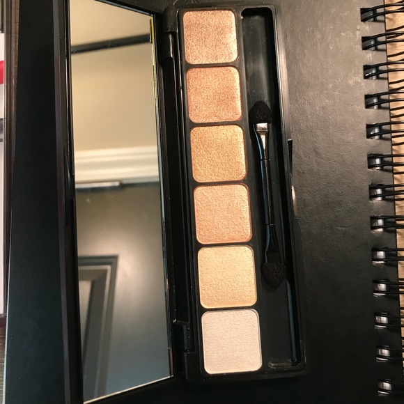 Elf eyeshadow palette - Picture 1 of 2